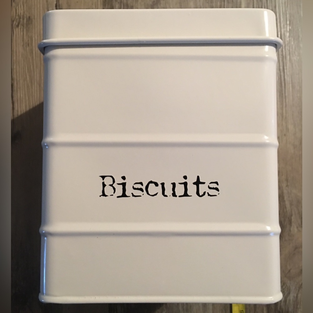 Biscuit tin Kitchen decor
